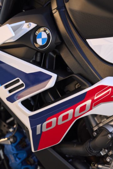 P90481314_highRes_bmw-m-1000-r-10-2022